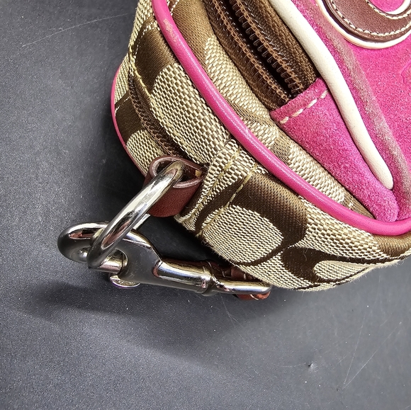 🔥SOLD 🔥Coach Vintage Jacquard Signature "C" Pink Suede Camera Crossbody Bag RARE - Picture 12 of 16